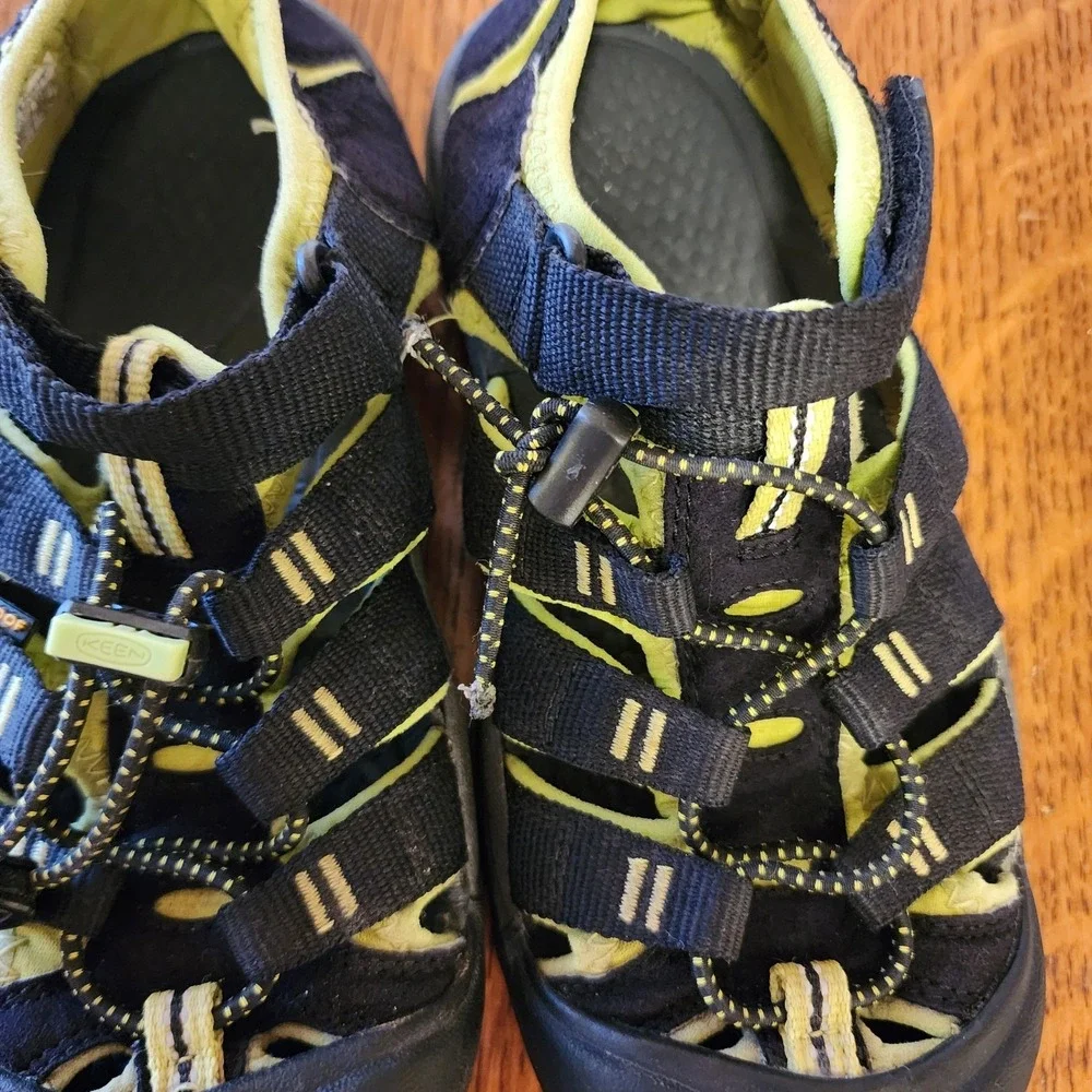 Keen Big Kids Newport H2 Sandals Size 3 US Black Green Hiking‎ Play Beach Shoes
